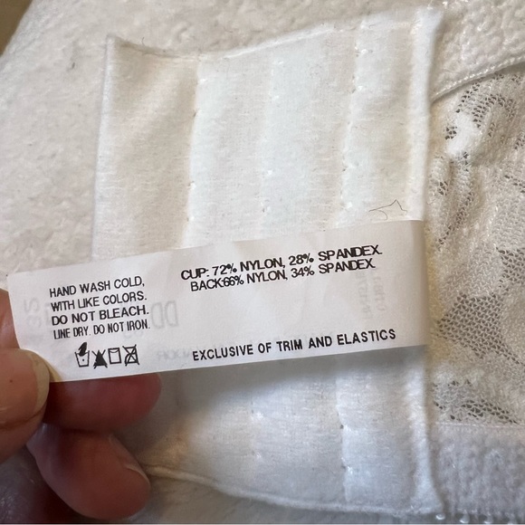 Bali Women’s White Lace Underwire Bra 38DD - Picture 12 of 12